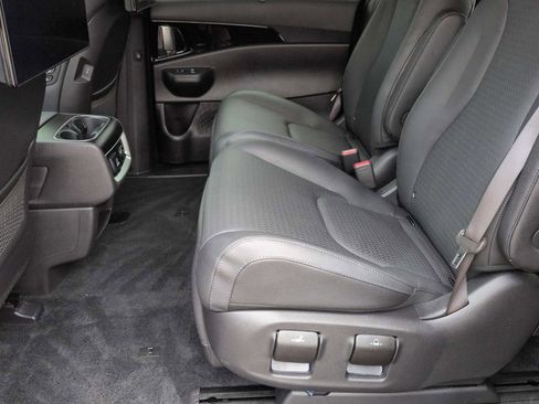 Used 2025 Kia Carnival SX Prestige FWD image 21