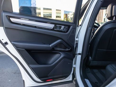 Certified 2023 Porsche Cayenne Platinum Edition w/ Premium Package Plus image 32