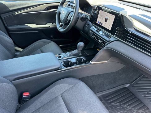 Used 2025 Toyota Camry LE FWD image 19