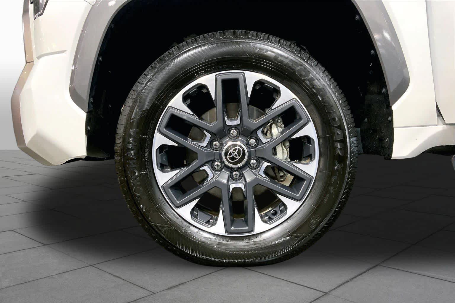 Used 2024 Toyota Tundra Limited AWD/4WD image 11