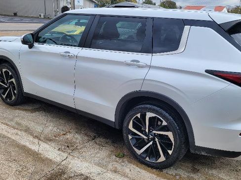Used 2024 Mitsubishi Outlander SE image 3
