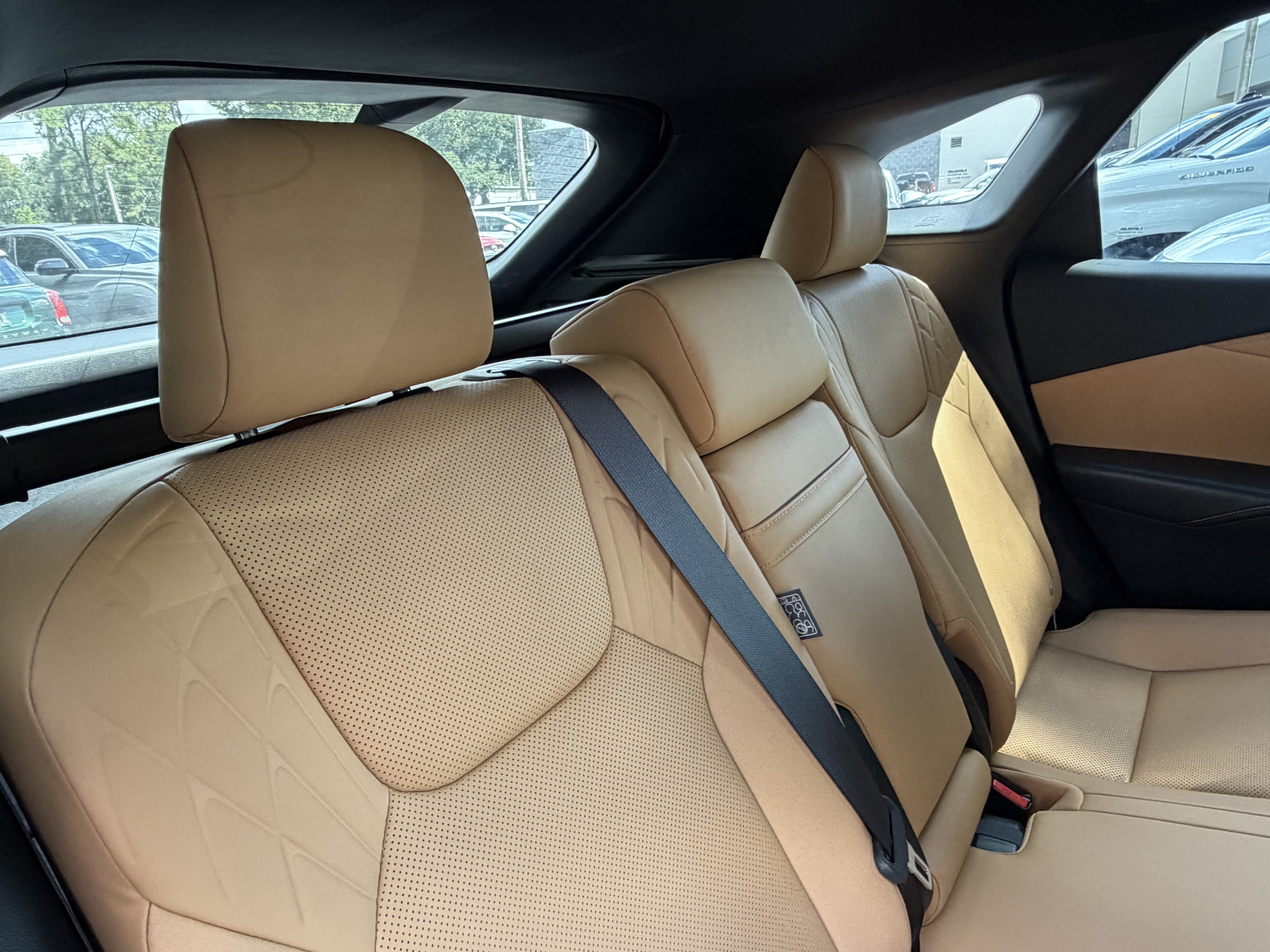 Used 2023 Lexus RX 350h w/ Accessory Package (2T) AWD/4WD image 39