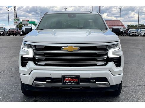 Used 2024 Chevrolet Silverado 1500 High Country AWD/4WD image 3