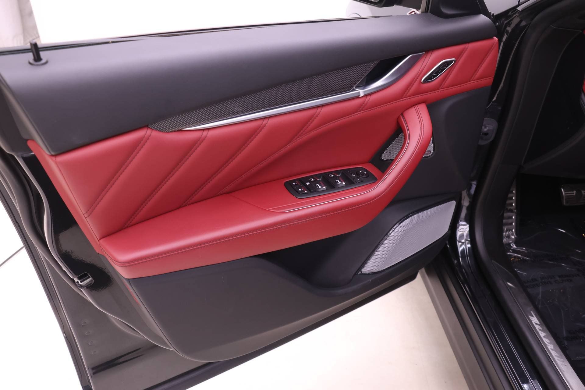 Used 2022 Maserati Levante Trofeo AWD/4WD image 13