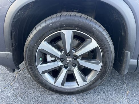 Used 2025 Honda Pilot Touring image 9