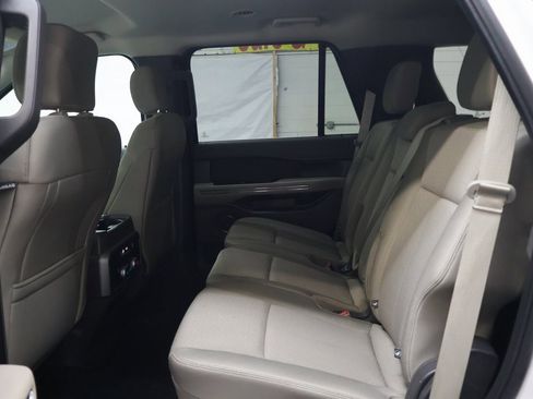 Used 2019 Ford Expedition XLT image 18