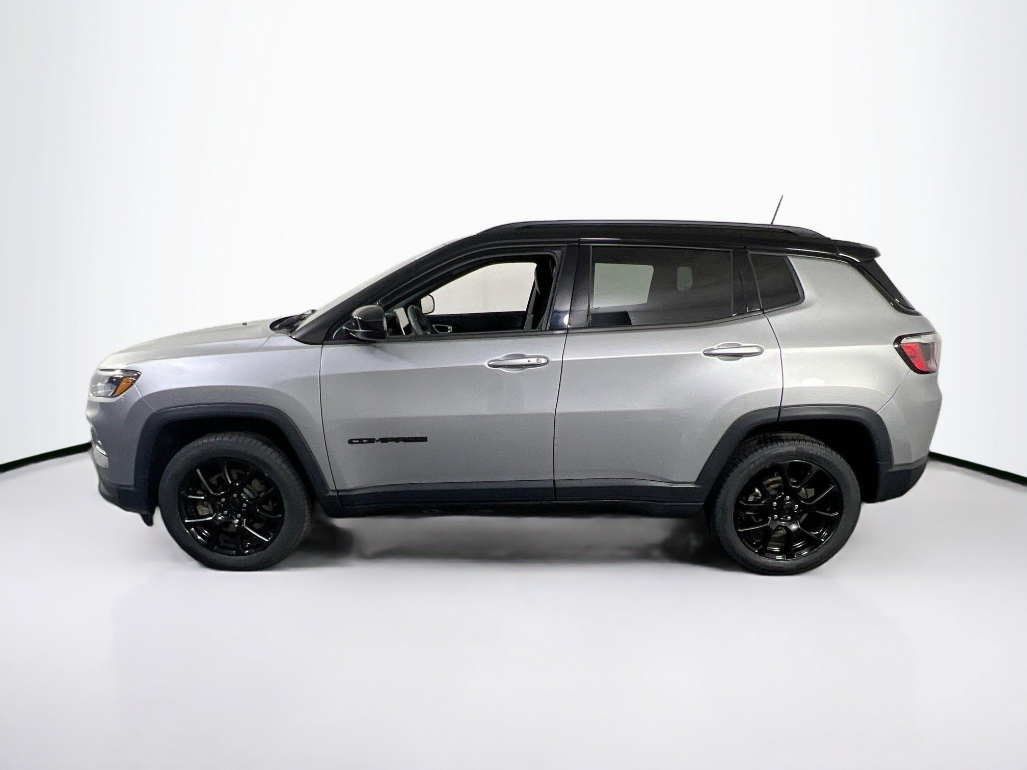 Used 2023 Jeep Compass Latitude w/ Convenience Group AWD/4WD image 8