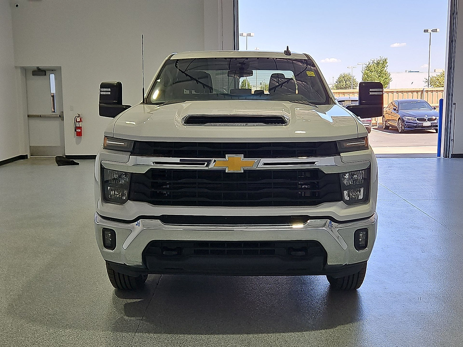 Used 2025 Chevrolet Silverado 2500 LT w/ Convenience Package AWD/4WD image 3