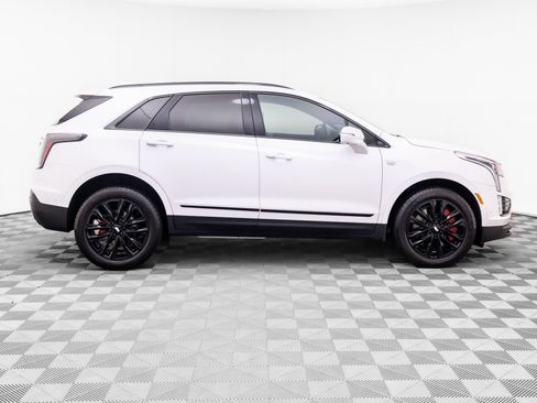Certified 2026 Cadillac XT5 Sportv w/ LPO, Onyx Lite Package AWD/4WD image 8
