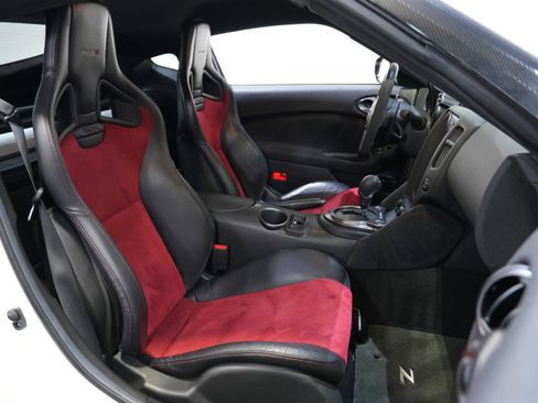 Used 2020 Nissan 370Z NISMO image 30