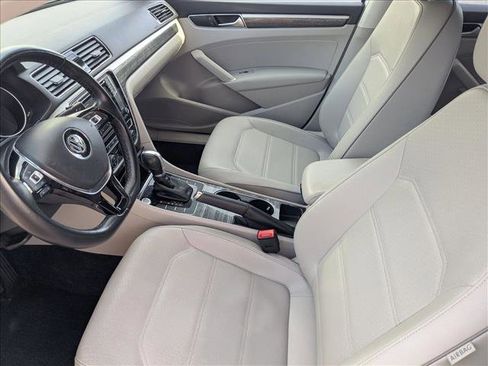 Used 2018 Volkswagen Passat 2.0T SE image 14