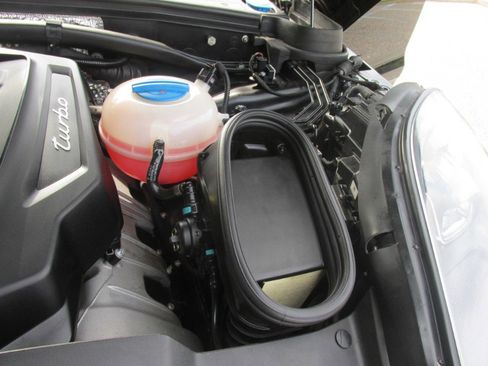Used 2018 Porsche Macan Turbo image 45
