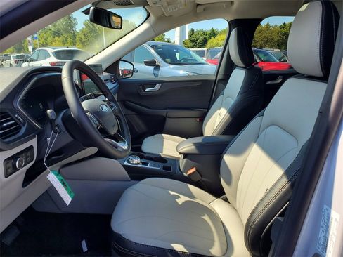 New 2025 Ford Escape SE w/ PHEV Premium Package image 6