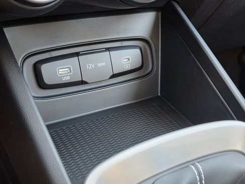 New 2025 Hyundai Venue SEL image 29