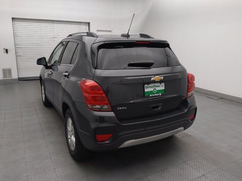 Used 2017 Chevrolet Trax LT w/ LT Convenience Package FWD image 6