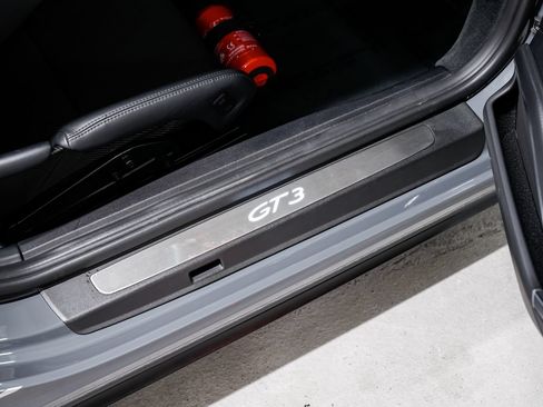 Used 2018 Porsche 911 GT3 RWD image 25