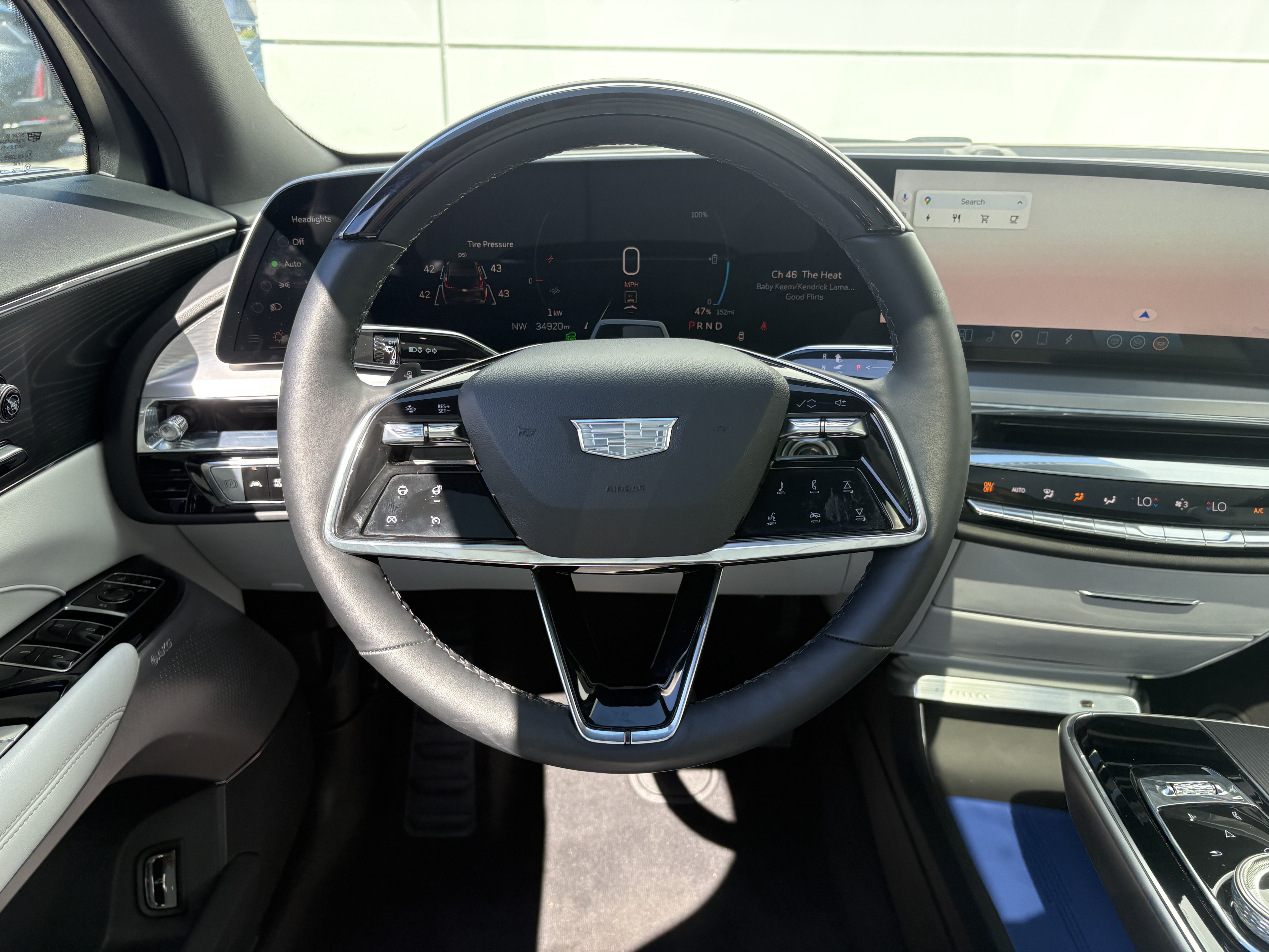 Used 2024 Cadillac Lyriq Luxury AWD/4WD image 17