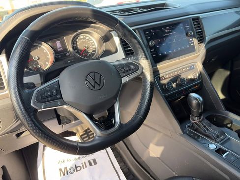 Used 2021 Volkswagen Atlas Cross Sport SE w/ Panoramic Sunroof Package FWD image 18