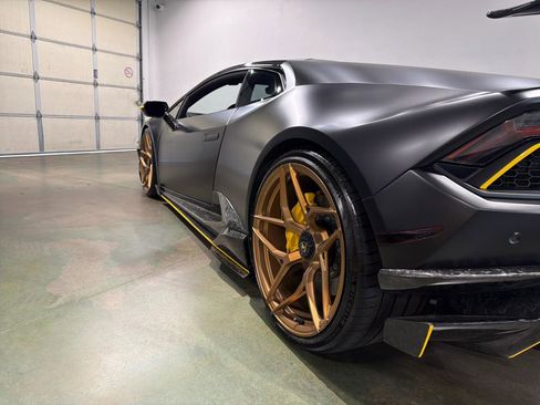 Used 2018 Lamborghini Huracan AWD/4WD image 20