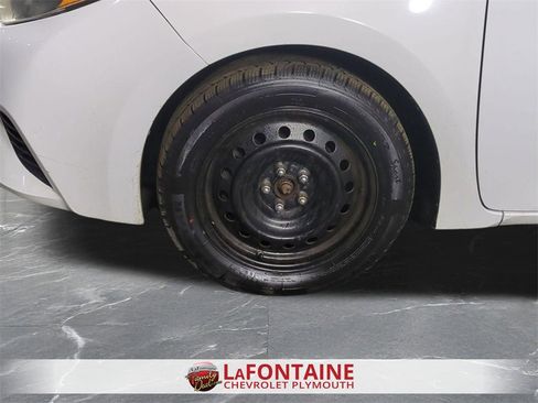 Used 2015 Toyota Corolla LE image 25