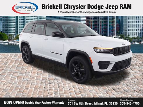 Used 2023 Jeep Grand Cherokee Altitude RWD image 2