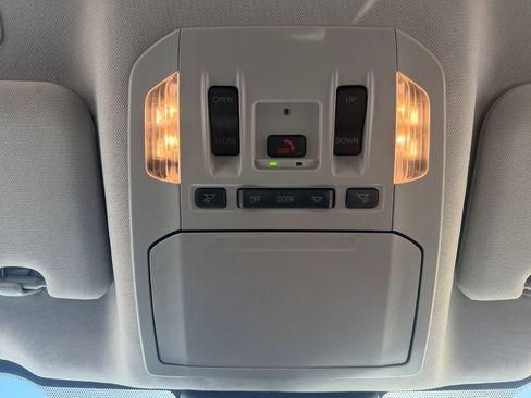 Used 2024 Toyota Highlander Limited image 24