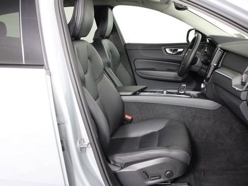 Used 2025 Volvo XC60 B5 Core AWD/4WD image 29