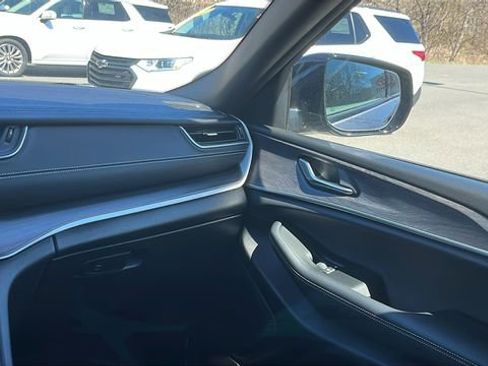 Used 2024 Jeep Grand Cherokee Limited image 22