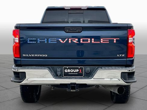 Used 2020 Chevrolet Silverado 2500 LTZ w/ LTZ Convenience Package AWD/4WD image 5