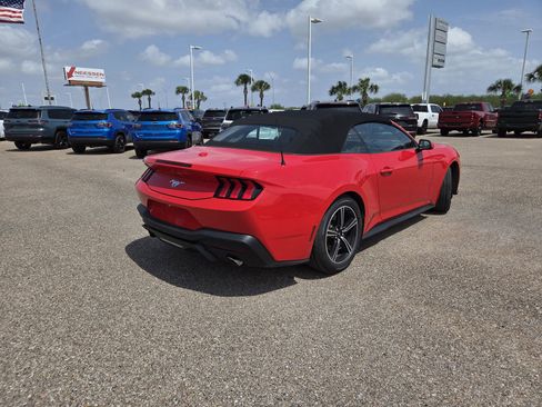 Used 2024 Ford Mustang Convertible RWD image 9
