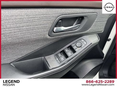 Used 2023 Nissan Rogue SV image 15