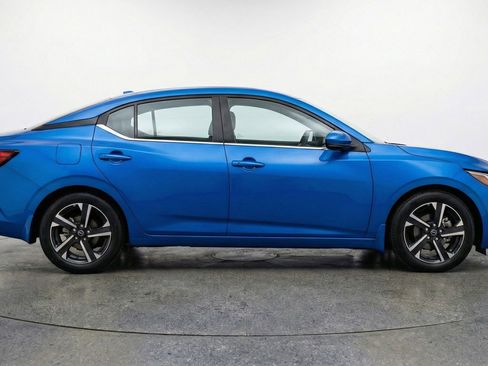 Used 2025 Nissan Sentra SV image 11