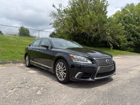 Used 2013 Lexus LS 460 L w/ Preferred Accessory Package RWD image 2