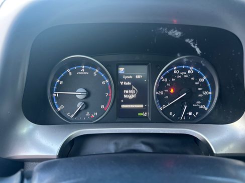 Used 2018 Toyota RAV4 XLE image 27