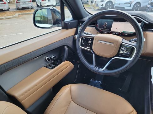 Used 2025 Land Rover Range Rover Sport SE AWD/4WD image 19