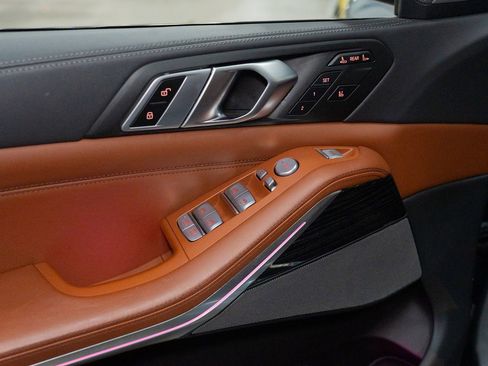 Used 2023 BMW X7 M60i image 17