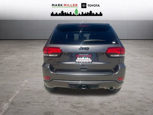 Used 2021 Jeep Grand Cherokee Laredo X AWD/4WD image 4