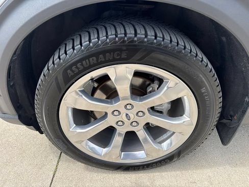 Certified 2020 Ford Explorer Platinum w/ Premium Technology Package AWD/4WD image 6