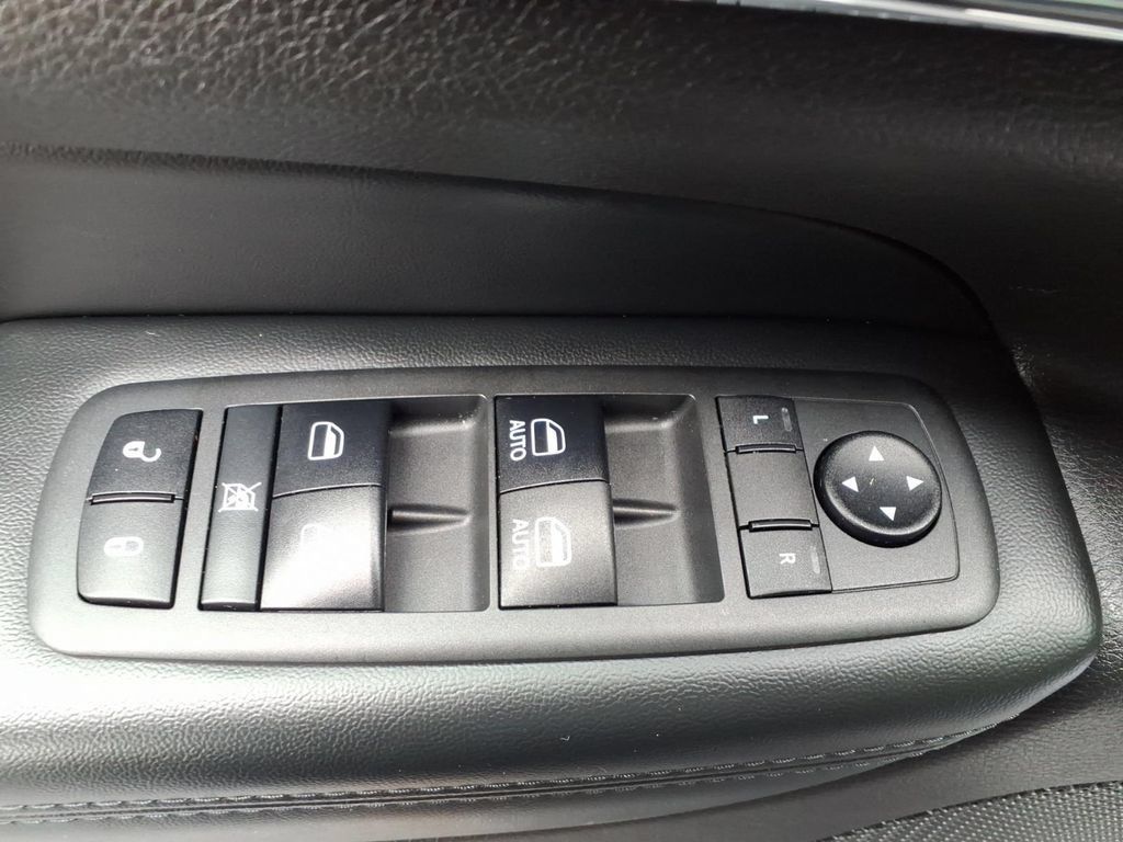Used 2019 Jeep Grand Cherokee Limited AWD/4WD image 14