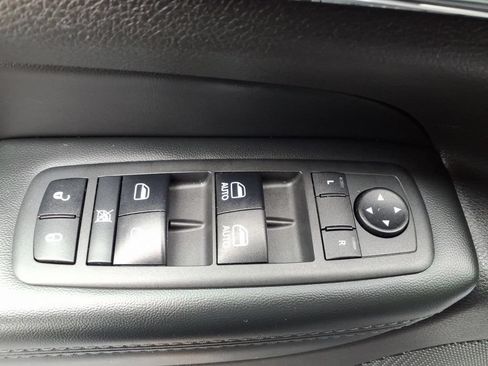 Used 2019 Jeep Grand Cherokee Limited AWD/4WD image 14