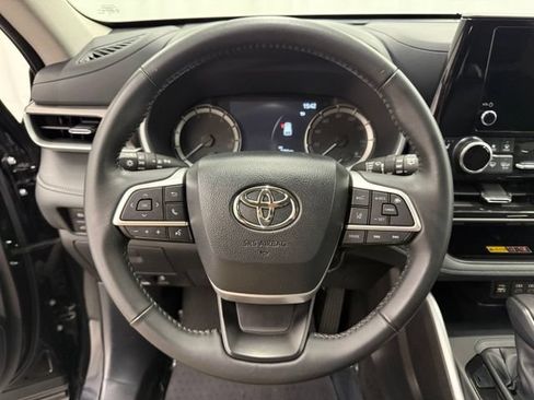 Certified 2025 Toyota Highlander XLE AWD/4WD image 13
