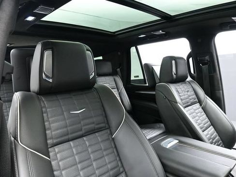 Used 2025 Cadillac Escalade Sport Platinum w/ LPO, ONYX Package AWD/4WD image 32