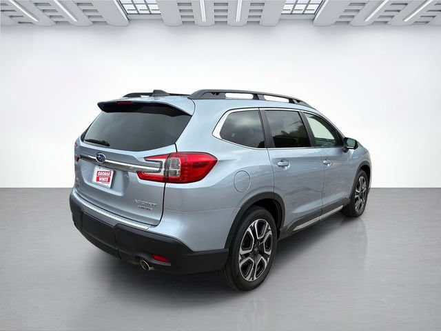 Used 2023 Subaru Ascent Limited w/ Technology Package AWD/4WD image 4