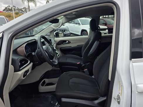 Certified 2023 Chrysler Voyager LX image 12