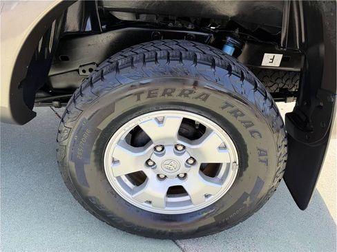 Used 2012 Toyota Tacoma 4x4 Access Cab V6 w/ TRD Off-Road Pkg image 10