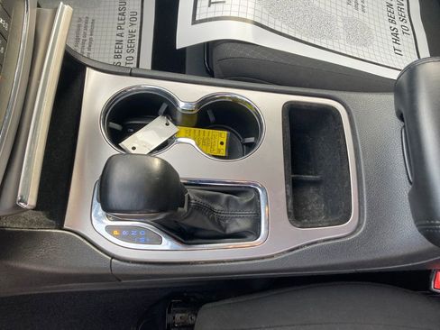 Used 2020 Jeep Grand Cherokee Laredo image 29