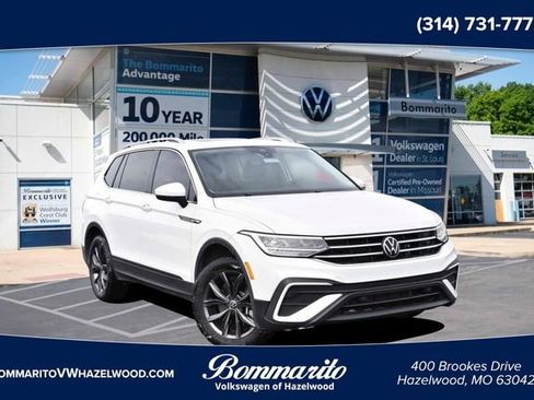 Used 2022 Volkswagen Tiguan SE w/ Panoramic Sunroof Package image 1