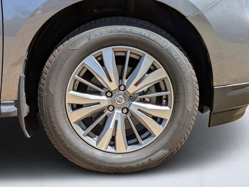 Used 2020 Nissan Pathfinder SV image 11