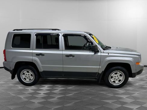 Used 2016 Jeep Patriot Sport image 4
