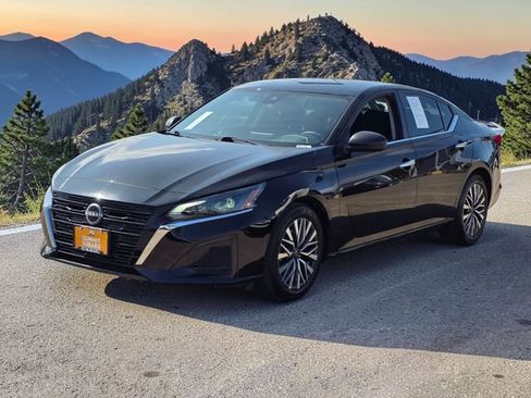 Used 2024 Nissan Altima 2.5 SV image 3